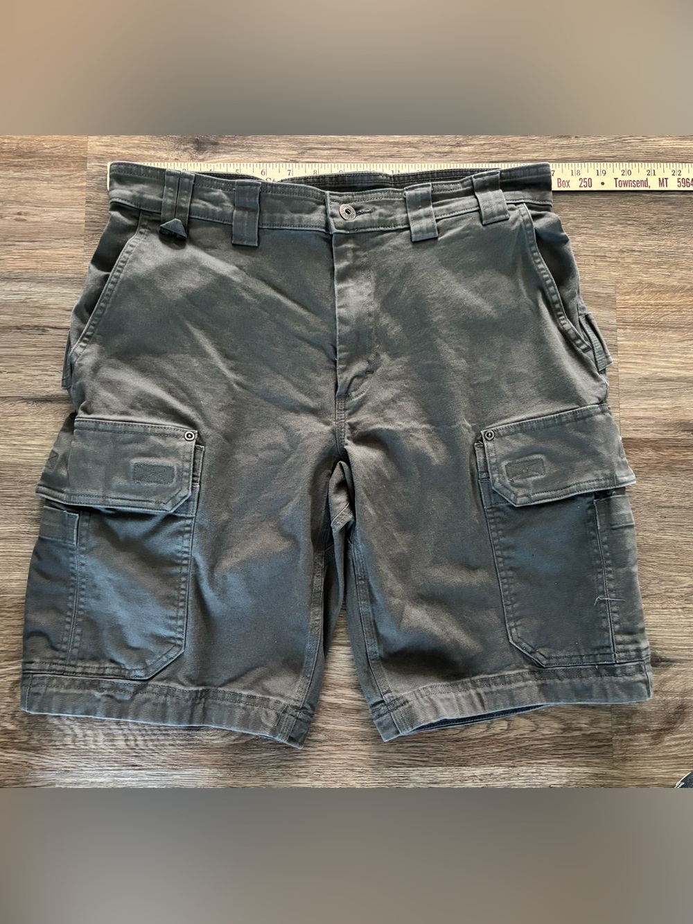 Duluth 34 Flex Fire Hose relaxed fit cargo khaki charcoal shorts. Good Cond.
